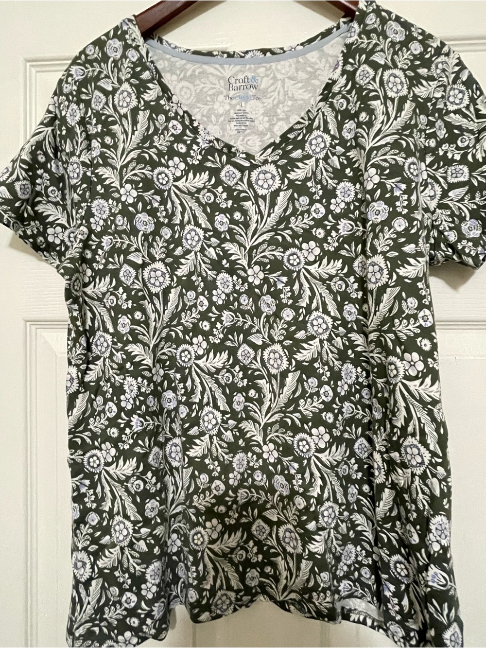 croft & barrow Olive Floral V-Neck Short Sleeve Top